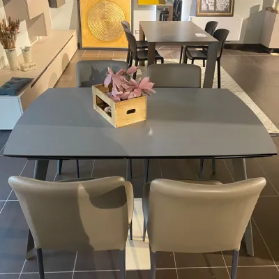 Tavolo in ceramica ellittico Elios Stones a prezzo ribassato