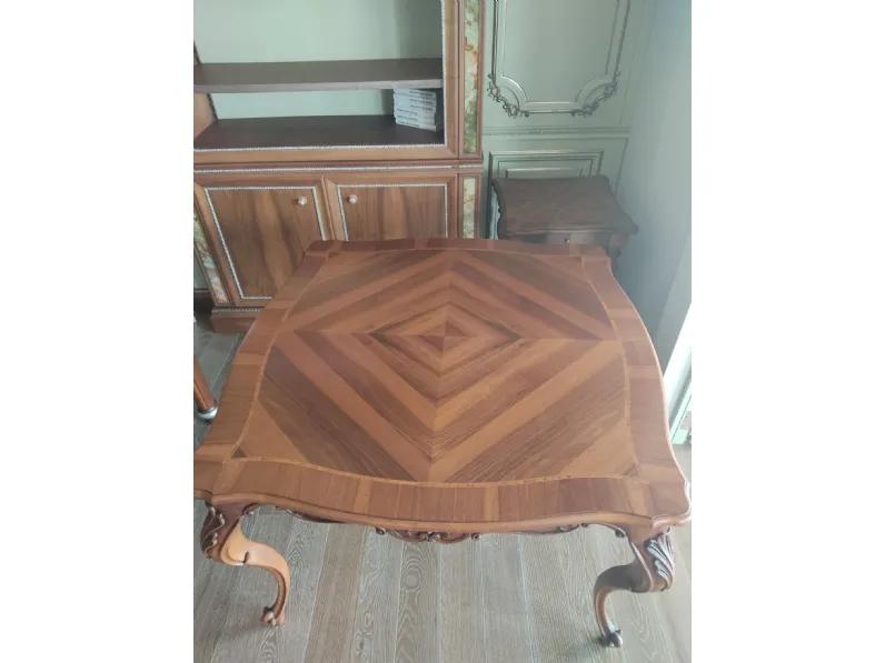 Scopri il Tavolo Cadore in legno intarsiato, fisso e scontato del 70%.