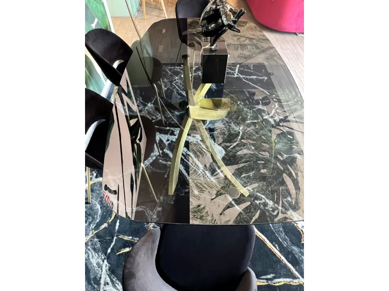Tavolo in vetro sagomato Artistico  Bontempi in offerta outlet