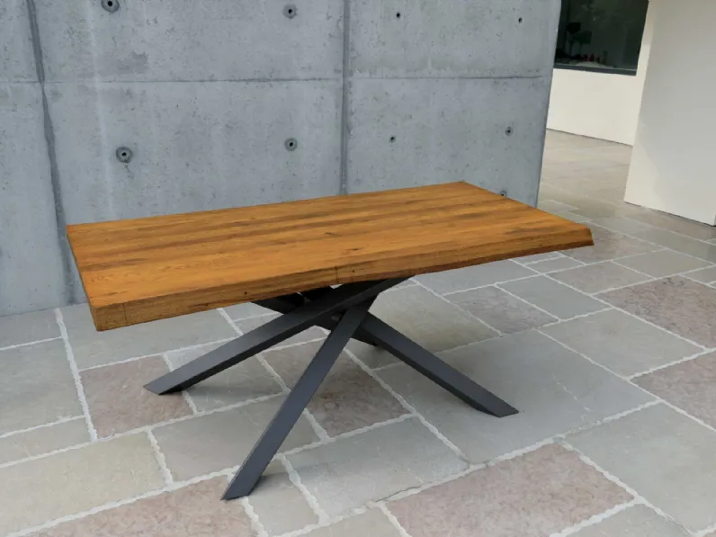 Tavolo rettangolare in legno artigianale, intreccio scortecciato, in offerta outlet. Max 75 cm.