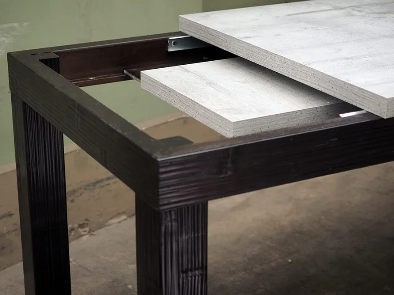 tavolo essential legno bambu  con top cemento allungabile 