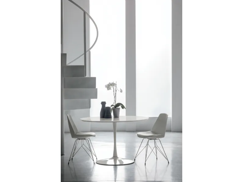 Tavolo rotondo Flute di Target Point: design moderno ed elegante.