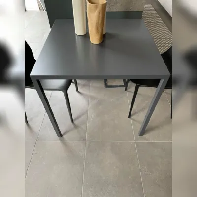 Tavolo rotondo a quattro gambe Mono Pianca scontato