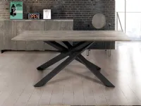 Tavolo Tavolo legno massello beton con base in metallo Mottes selection in OFFERTA OUTLET