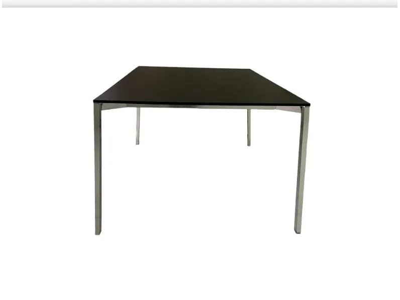 Tavolo Magis Table_One scontato 65%. Gambe lucide, 100x159 cm.