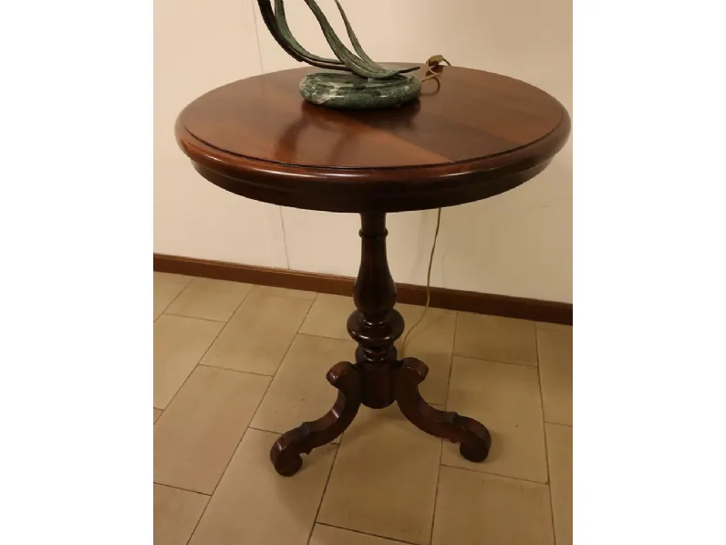 Tavolino Centauro di Artigianale: design classico, prezzo scontato.
