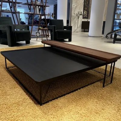 Tavolino in stile design modello Torei di Cassina con sconti imperdibili 