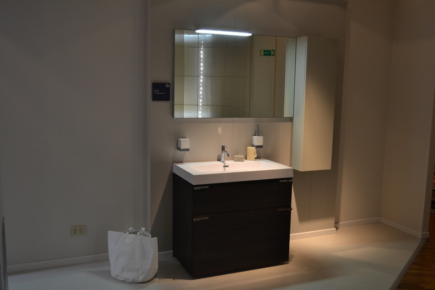 Bagno resina prezzo ~ fatua.net for . Prezzo resina per muri