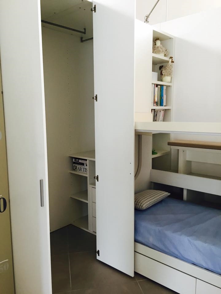 Cameretta Con Letto A Castello E Scrivania