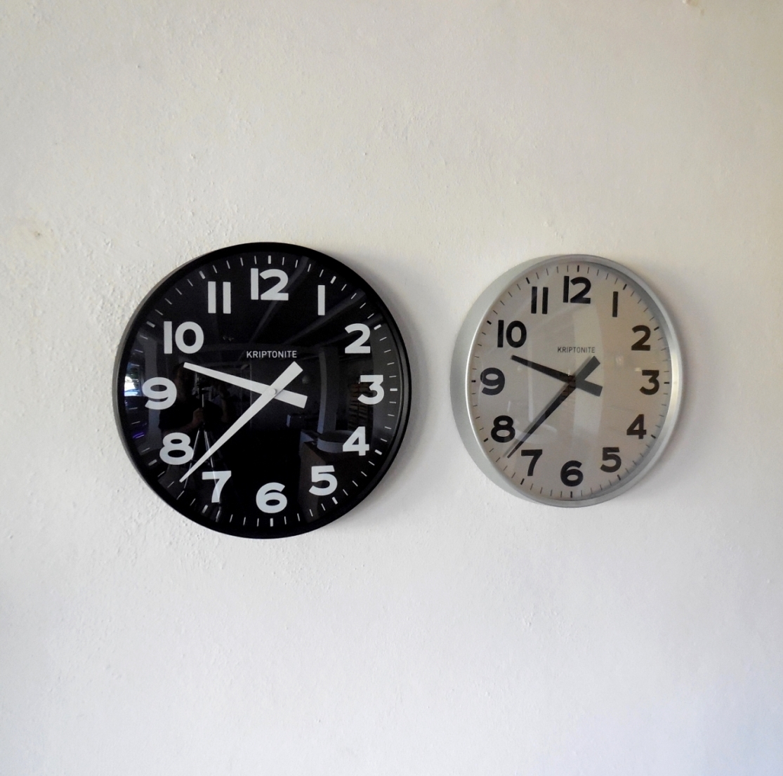 complemento kriptonite orologio da parete alluminio design