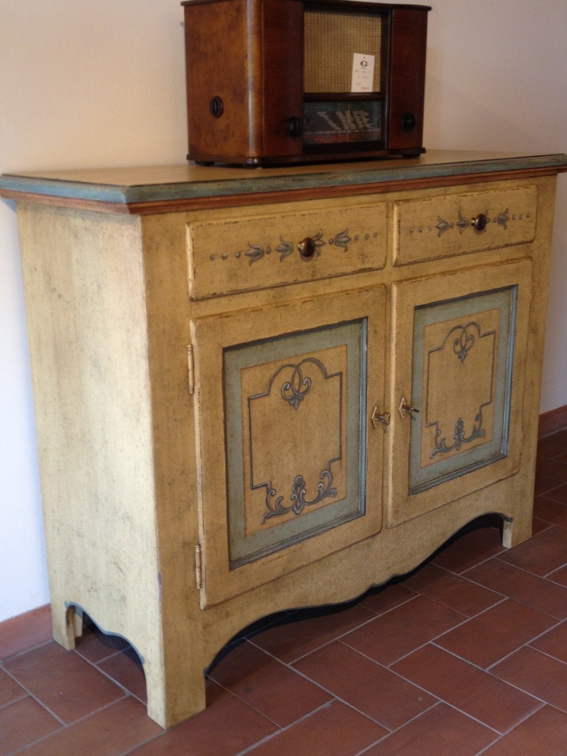 credenza laccata