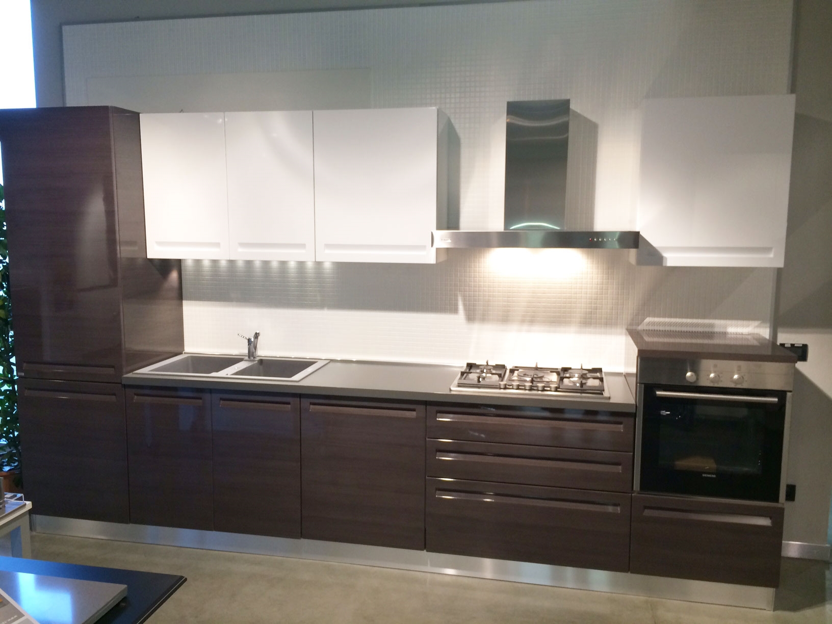 Cucine da esposizione: prezzo veneta cucine carrera in svendita ... Cristalliere in arte povera in lombardia