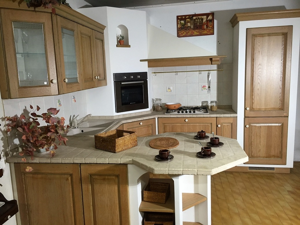 Cucine classiche in rovere naturale : cucine a vista con isola ...