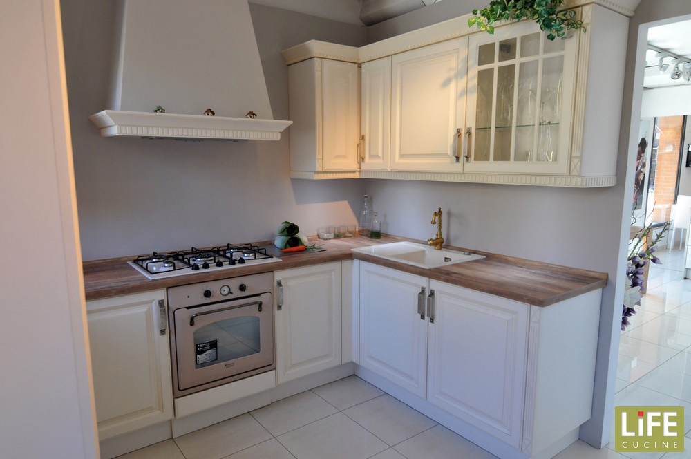 Cucina classica ad angolo life con plus moderni e innovativi ...