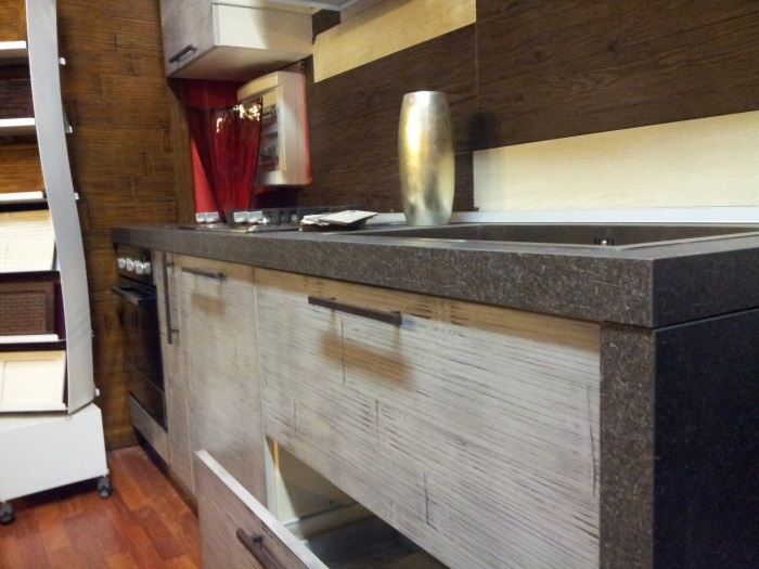 Cucina lineare moderna etnica in offerta ante in legno crahs bambu ...
