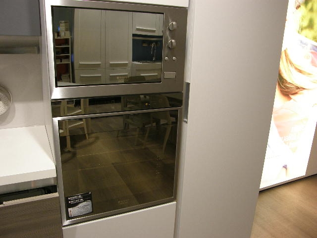 Cucina lube moderna con penisola modello essenza scontata del 50 ...