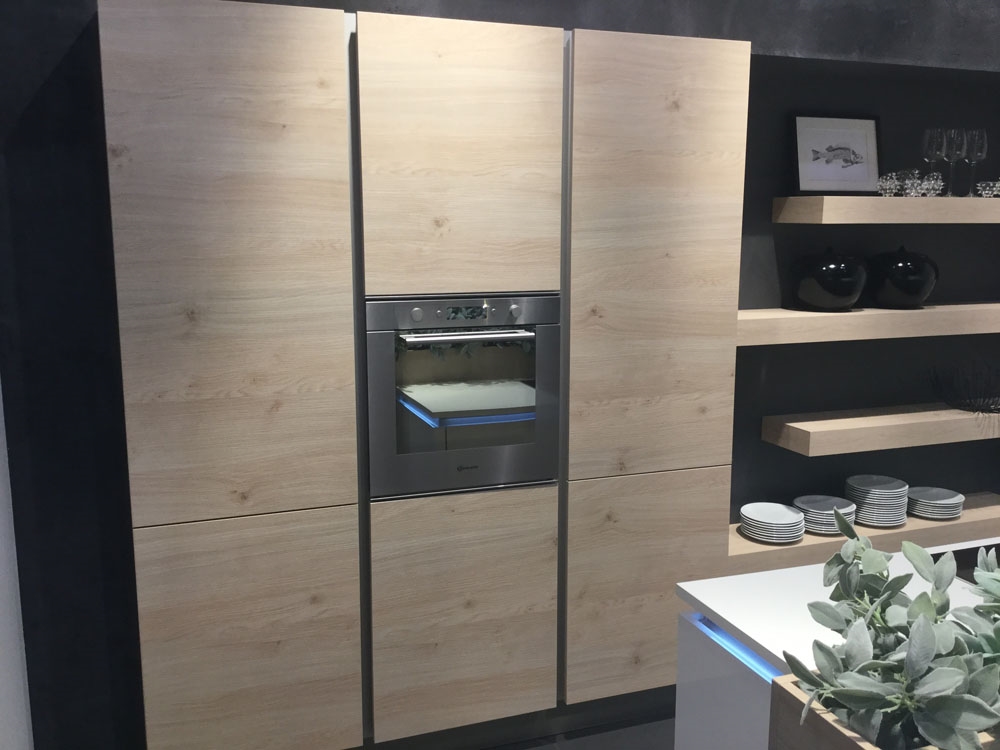Cucina moderna bianca con isola: cucine con isola arredamento ... Cucine con isola prezzi