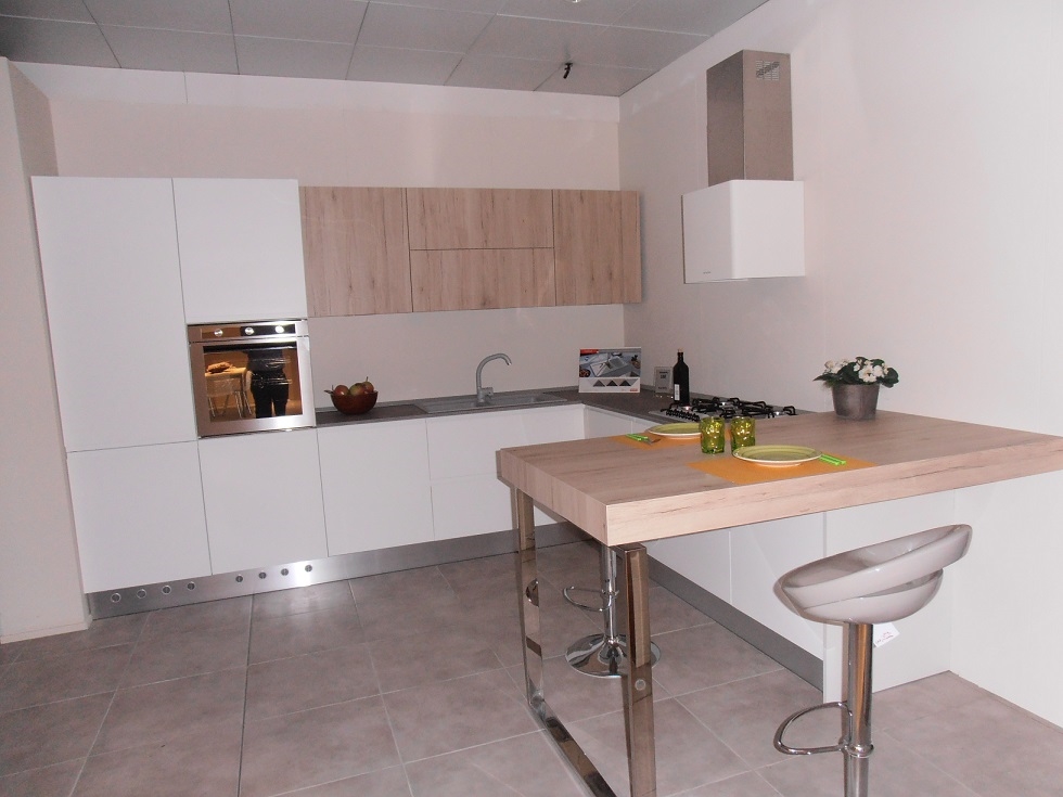 www.outletarredamento.it/img/cucine/cucina-moderna... www.outletarredamento.it/img/cucine/cucina-moderna...