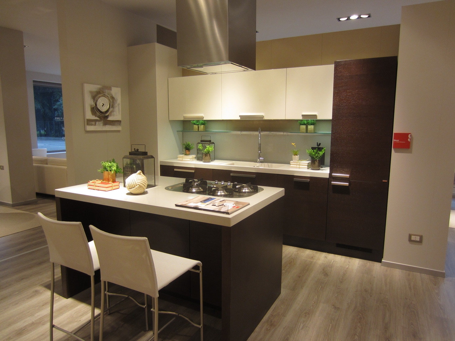 Idee cucine moderne piccole: la cucina e in soggiorno. veneta ...