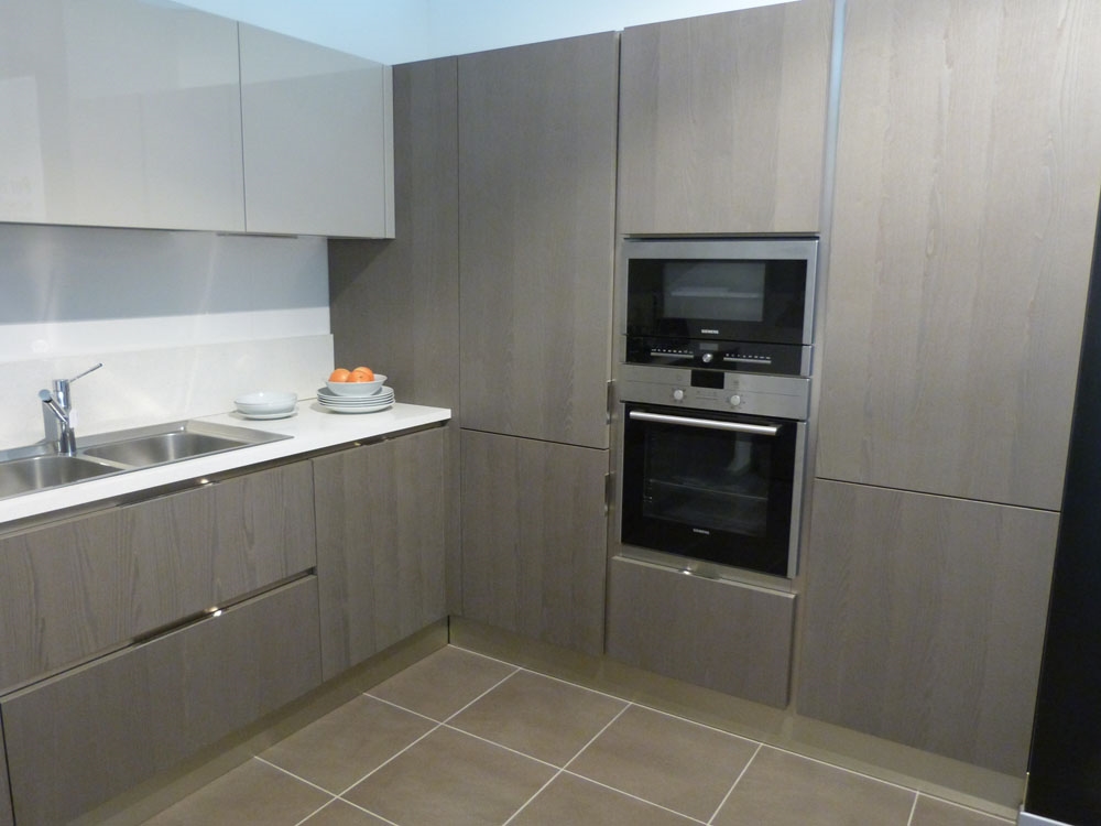 Svendita veneta cucine tulipano laccato lucido e legno cucine a ...