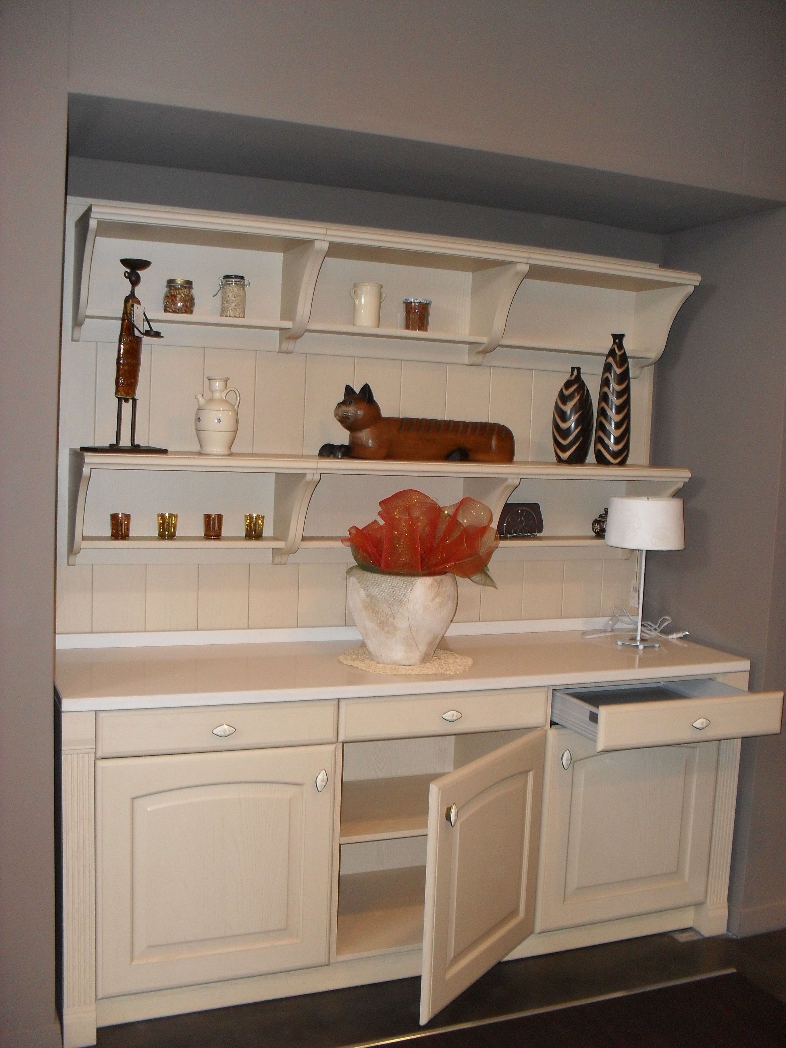 Cucina Country con Isola e Credenza modello Nenè Cucine a prezzi scontati