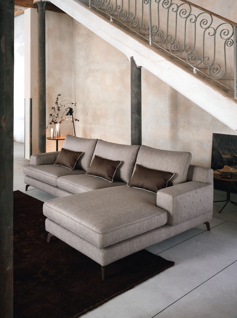 Divano con chaise longue Nixon scontato del 30 Divani a prezzi scontati