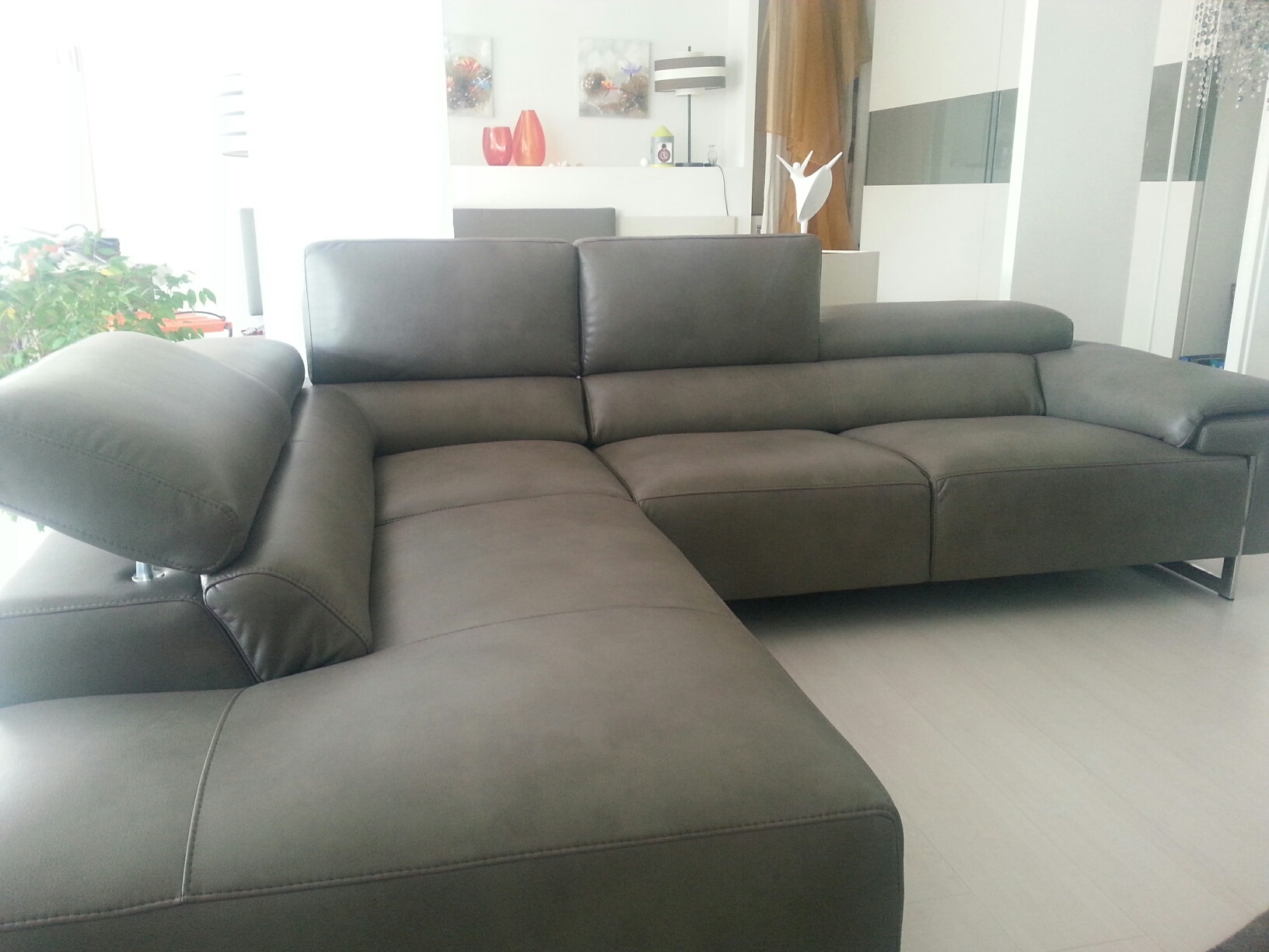 Divano letto e contenitore: divano letto angolare in pelle con ...