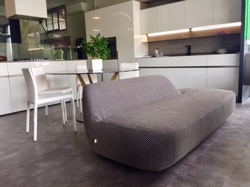 Divano Uptown tridimensionale ignifugo Paola lenti in Offerta Outlet