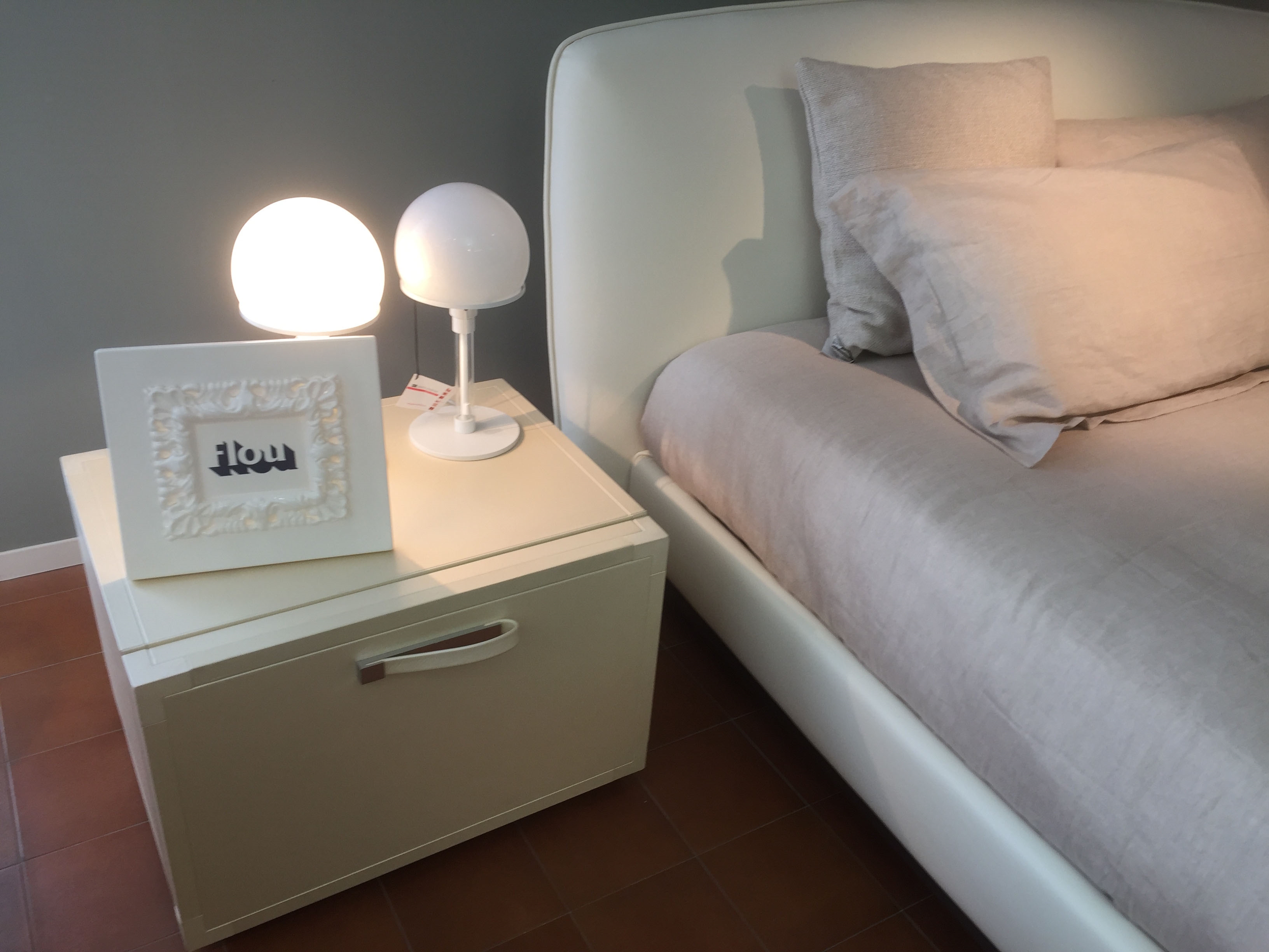 http://www.outletarredamento.it/img/letti/letto-flou-olivier-scontato-del-33-design-rodolfo-dordoni_O5.jpg