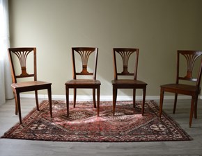 Sedia in stile in legno massello di Produzione Artigianale. La sedia è rifinita in laccatura eseguita a mano, con seduta realizzata in paglia di Vienna. Scontata del -60%. Offerta Outlet Mobilgross  