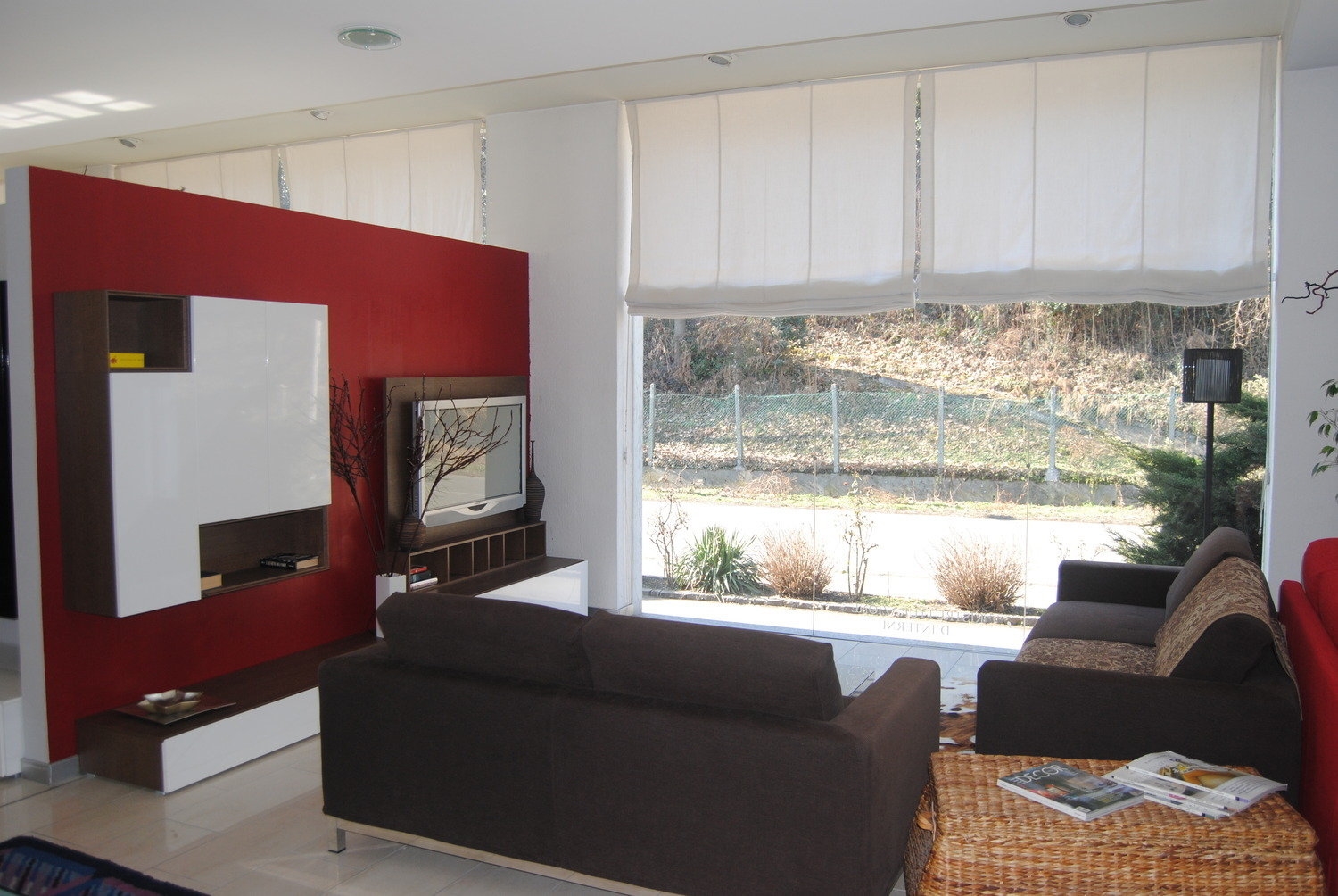 Pareti a righe rosse: decorazione di interni su parete pannelli e ...