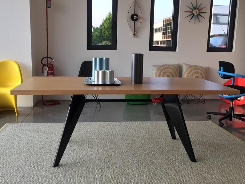 Tavolo Em table Vitra in OFFERTA OUTLET