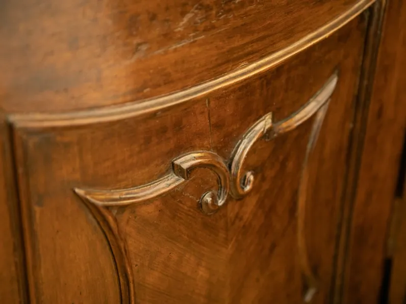 Credenza in noce con un ribasso esclusivo