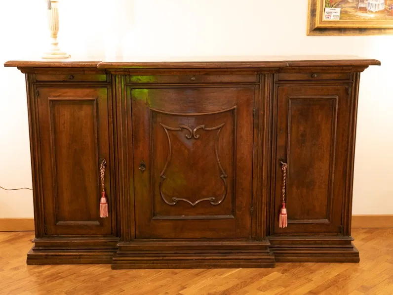 Credenza in noce con un ribasso esclusivo