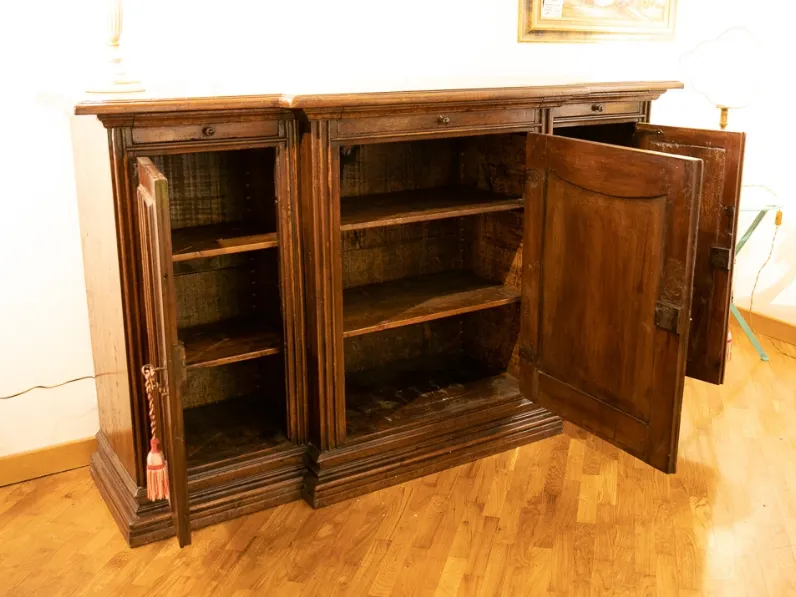 Credenza in noce con un ribasso esclusivo