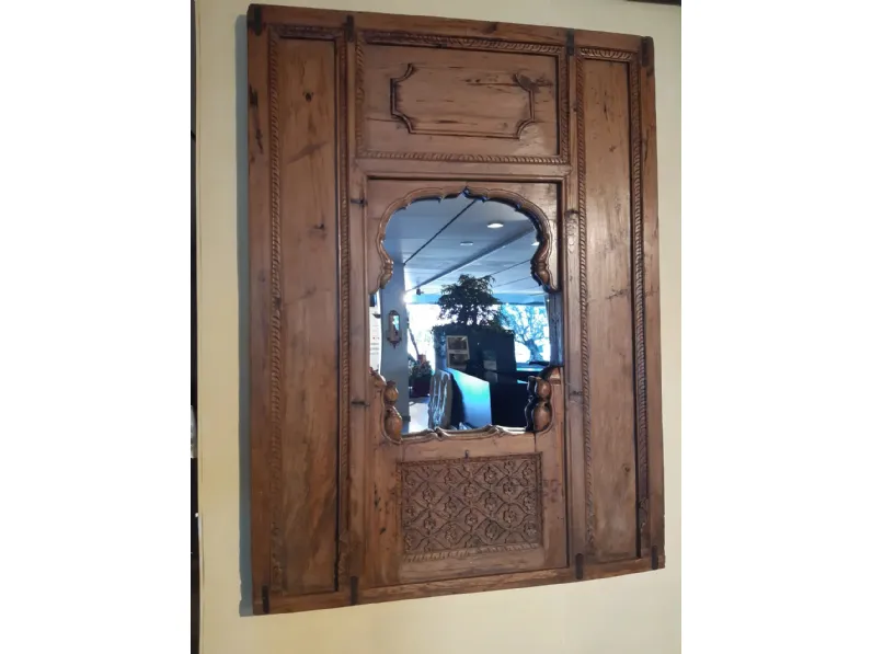 Complemento d'epoca in legno a prezzo scontato