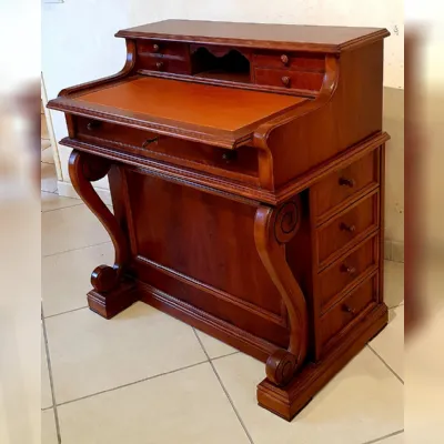 Scrivania d'antiquariato in legno a prezzo Outlet