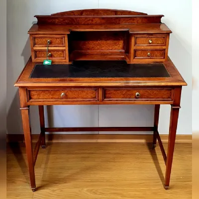 Scrivania d'antiquariato in legno in Offerta Outlet