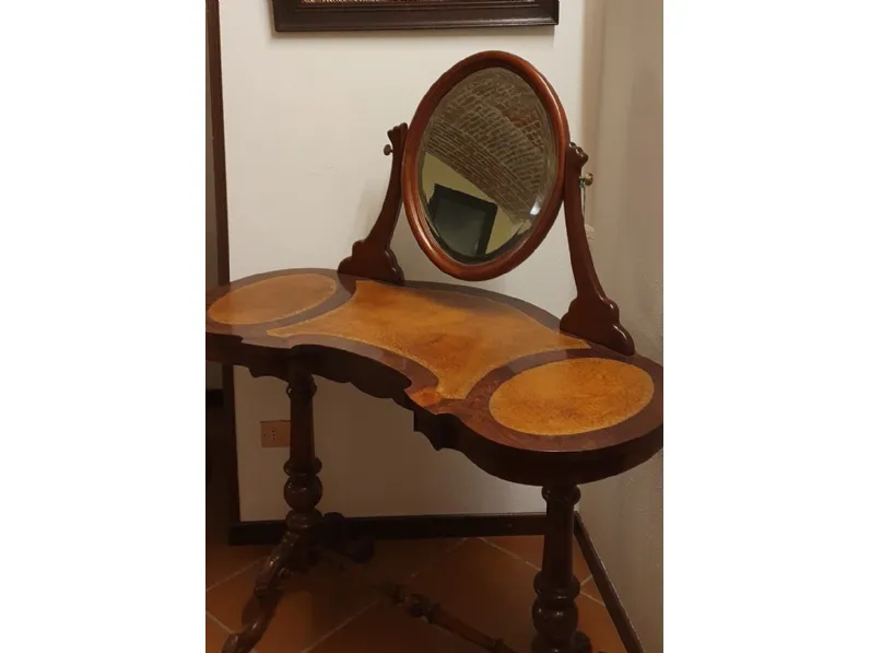 Mobile di Antiquariato in noce con un ribasso esclusivo