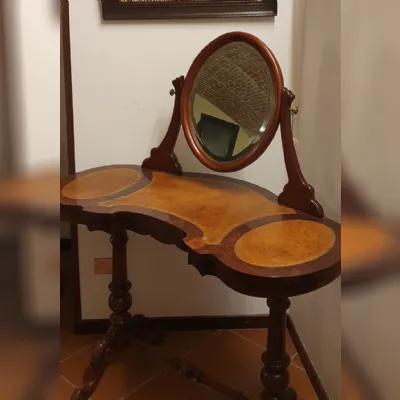 Mobile di Antiquariato in noce con un ribasso esclusivo
