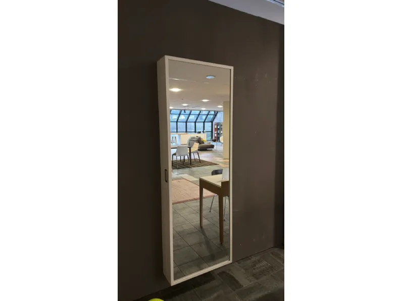 Appendiabiti modello Coat box Kristalia a prezzo scontato