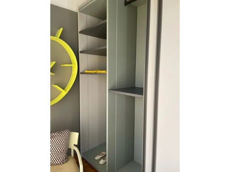 Armadio Alfabeto realizzato in laminato opaco di De rosso scontato -41%
