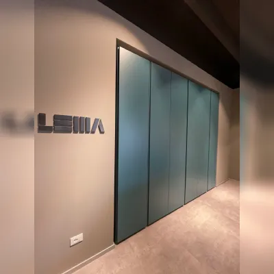 Armadio Text realizzato in laccato opaco di Lema scontato -40%