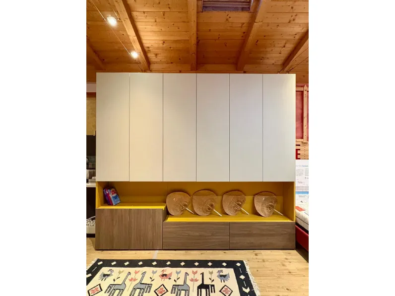 ARMADIO Armadio con vano di Artigianale in OFFERTA OUTLET