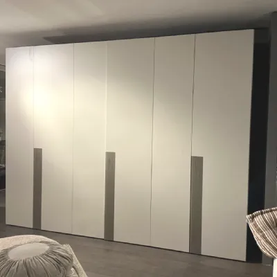 Armadio ante battenti in laminato opaco Now key di Lago