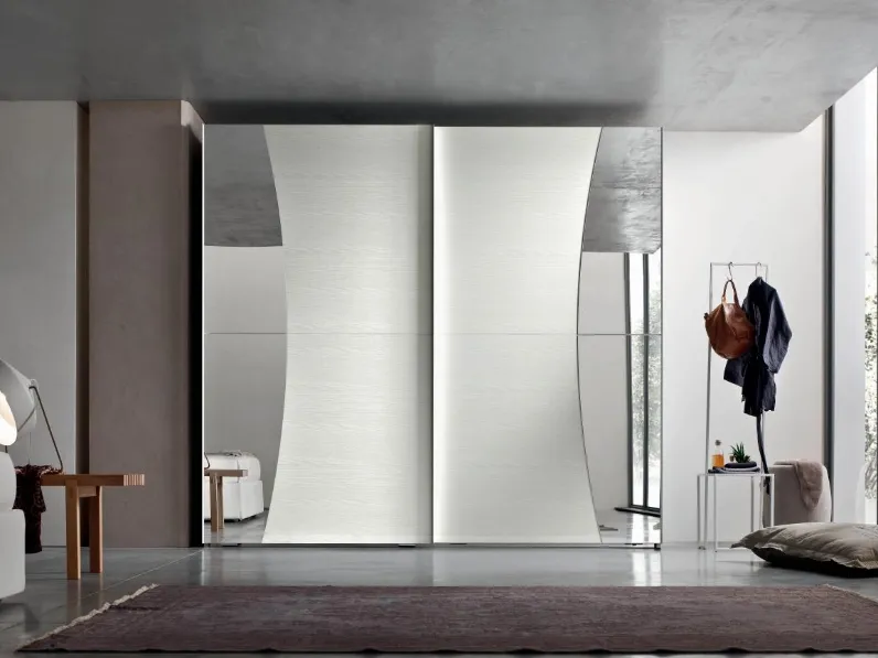 Armadio ante scorrevoli in laminato materico Harp Maronese scontato 47%