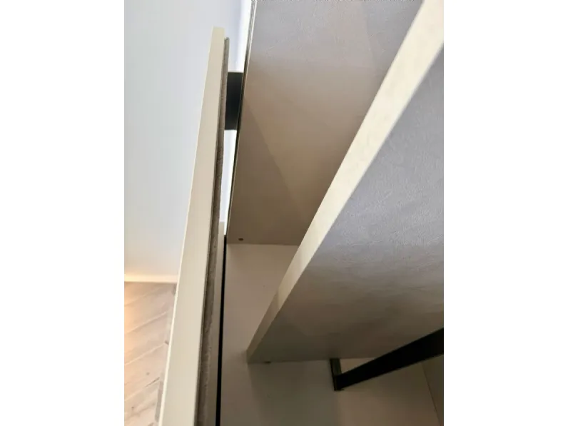 Armadio modello Breccia scorrevole di Sangiacomo in laminato materico 