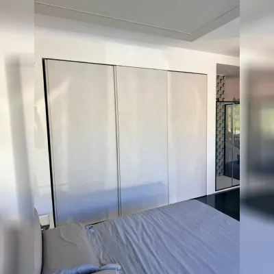 Armadio ante scorrevoli in laminato materico modello Breccia scorrevole di Sangiacomo 