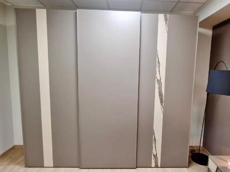Armadio ante scorrevoli in laminato opaco Terna di Orme