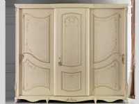Armadio con ante scorrevoliclassicoArmadio a 3 ante scorrevoli mod.monet patinato avorio in promo con lo sconto del 40% Euro design a prezzo ribassato